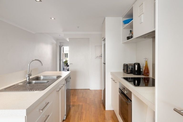 Photo of property in Algarve Apartments, 202/332 Maunganui Road, Mount Maunganui, 3116