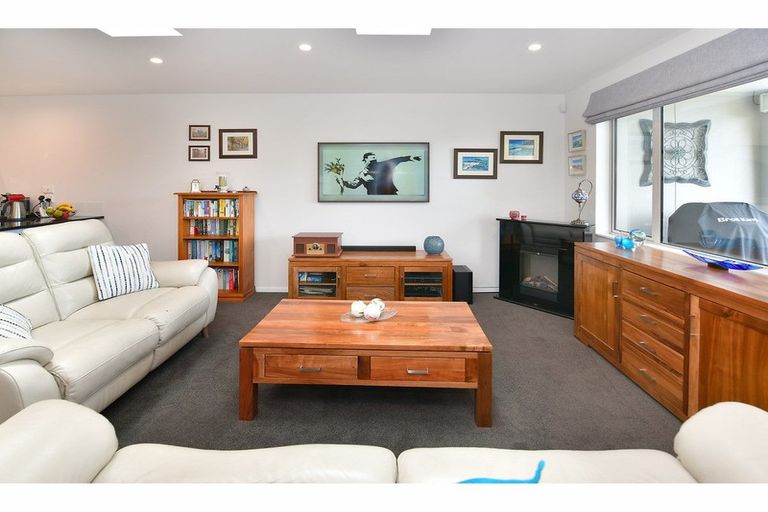 Photo of property in 5a Melia Place, Stanmore Bay, Whangaparaoa, 0932