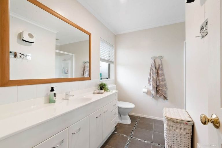 Photo of property in 8 Parkhaven Drive, Rosehill, Papakura, 2113