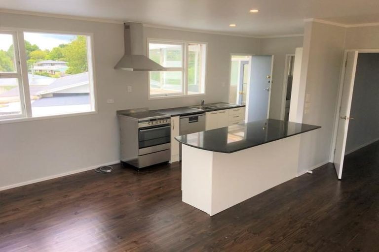 Photo of property in 69a Totara Road, Te Atatu Peninsula, Auckland, 0610