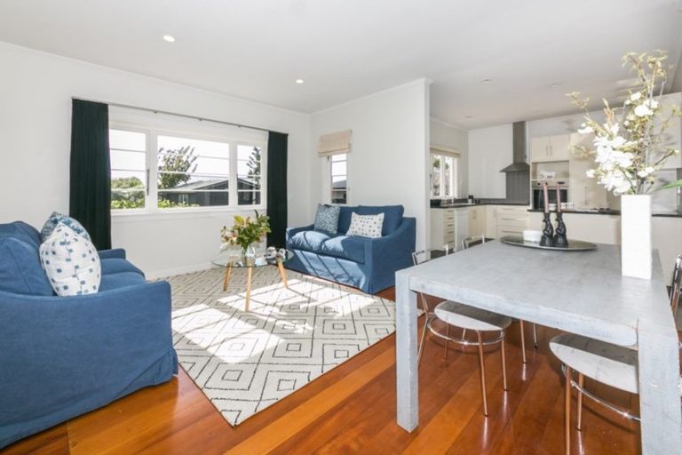 Photo of property in 15 Gillean Street, Havelock North, 4130