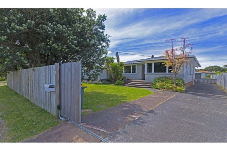 Photo of property in 14 Birdwood Road, Swanson, Auckland, 0612