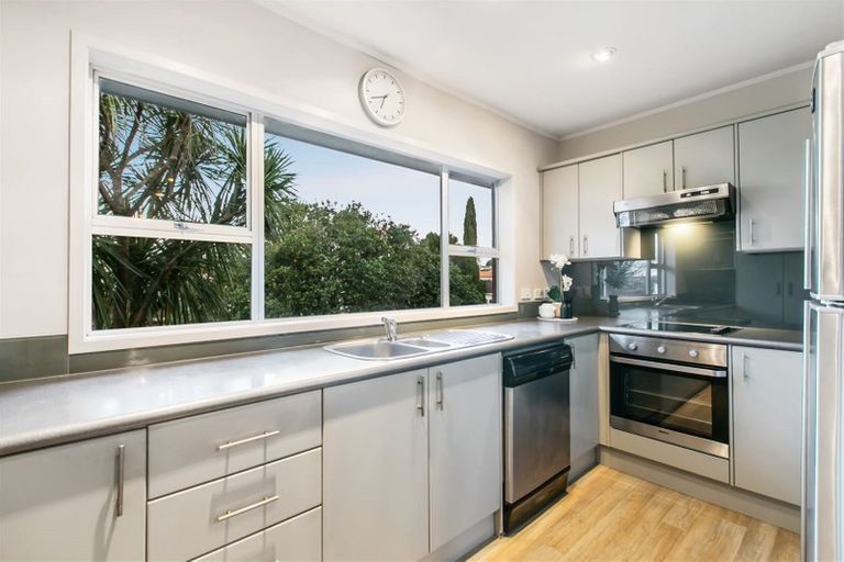 Photo of property in 3/14 Frieston Road, Milford, Auckland, 0620