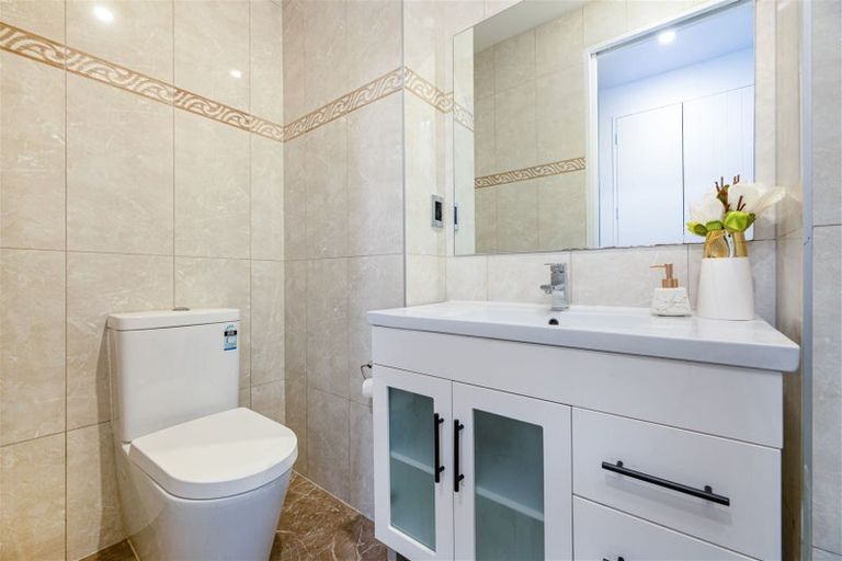 Photo of property in 17 Midhurst Avenue, Henderson, Auckland, 0612