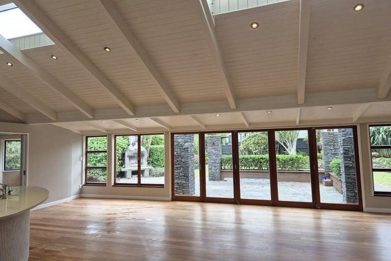 Photo of property in 1 The Knoll, Greenhithe, Auckland, 0632