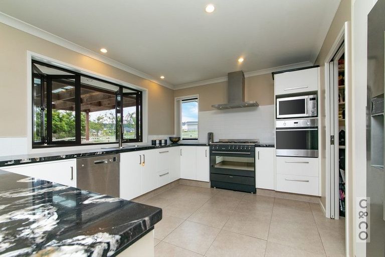 Photo of property in 73c Oraha Road, Kumeu, 0892
