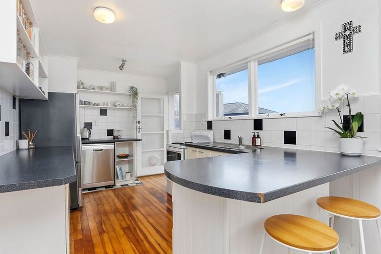 Photo of property in 39 Riverhills Avenue, Pakuranga Heights, Auckland, 2010