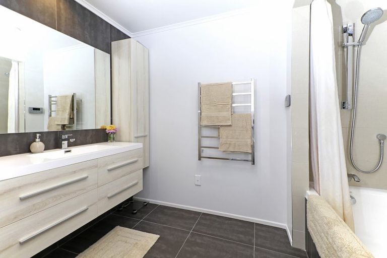 Photo of property in 124 Tuhikaramea Road, Dinsdale, Hamilton, 3204