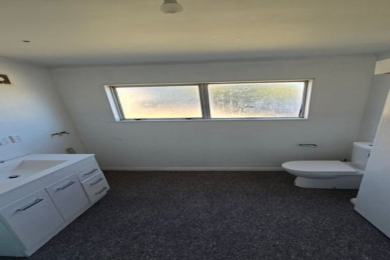 Photo of property in 10 Middlesex Place, Northland, Wellington, 6012