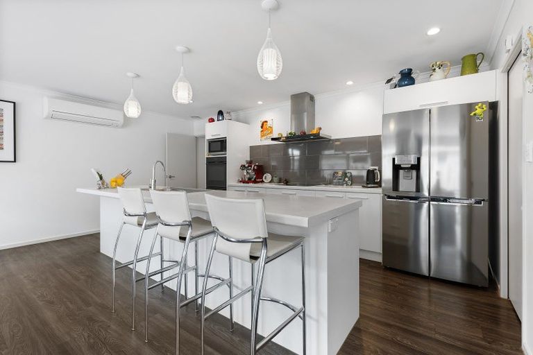 Photo of property in 12 Robert Might Road, Kumeu, 0810