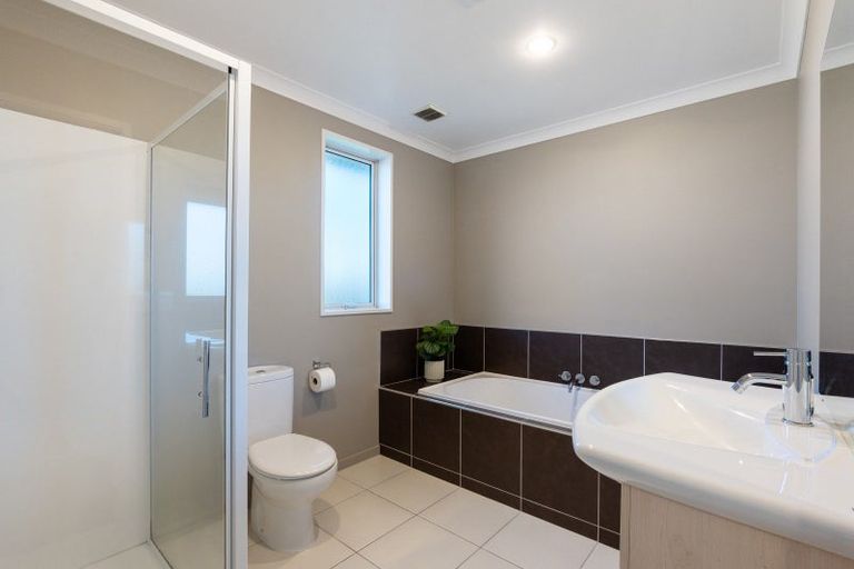 Photo of property in 17 Westpark Drive, Burnside, Christchurch, 8053