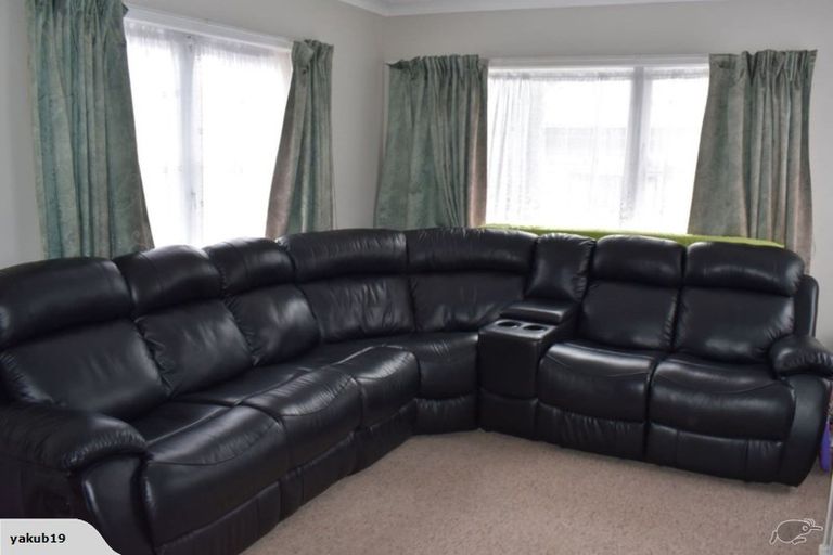 Photo of property in 100 Archibald Road, Kelston, Auckland, 0602