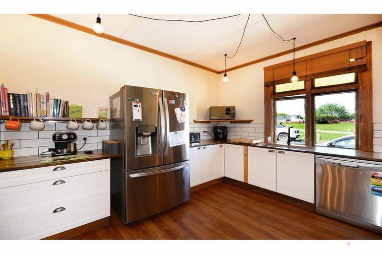 Photo of property in 19 Mount John Road, Waimate, 7977