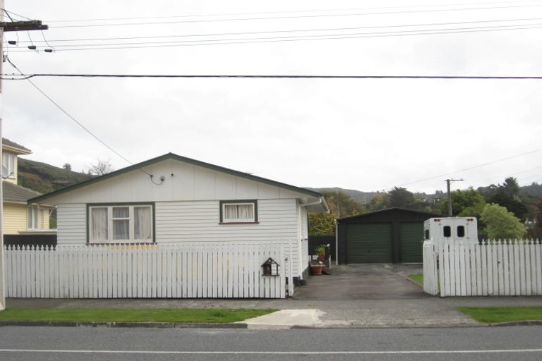 Photo of property in 54 Horoeka Street, Stokes Valley, Lower Hutt, 5019
