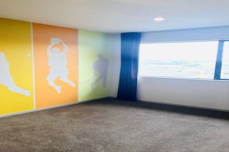 Photo of property in 33 Kilkelly Avenue, Pinehill, Auckland, 0632