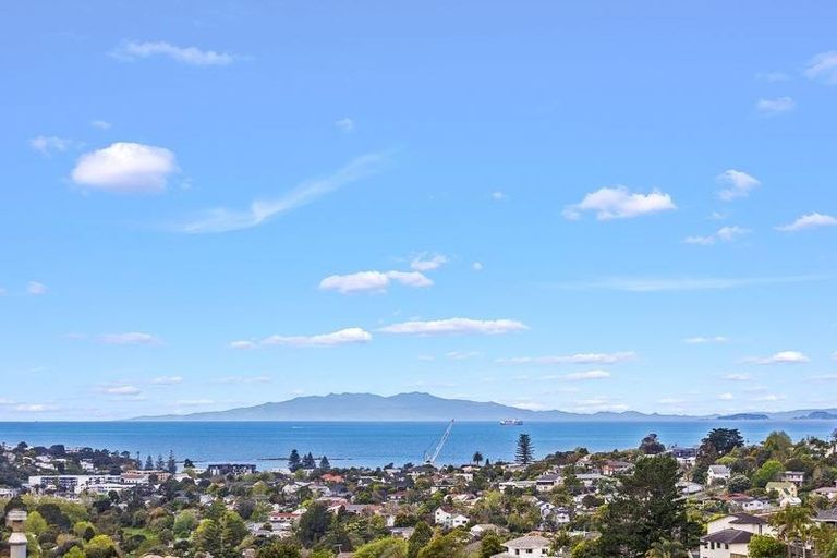 Photo of property in 673 East Coast Road, Browns Bay, Auckland, 0630