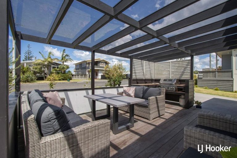 Photo of property in 7 Wallnutt Avenue, Waihi Beach, 3611