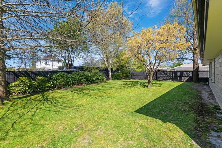 Photo of property in 18 Bateman Avenue, Bryndwr, Christchurch, 8053