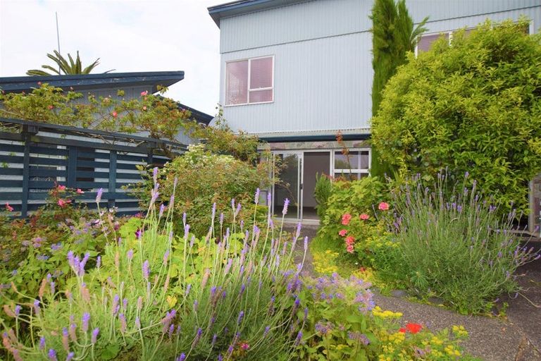 Photo of property in 19a Cleve Road, Green Bay, Auckland, 0604