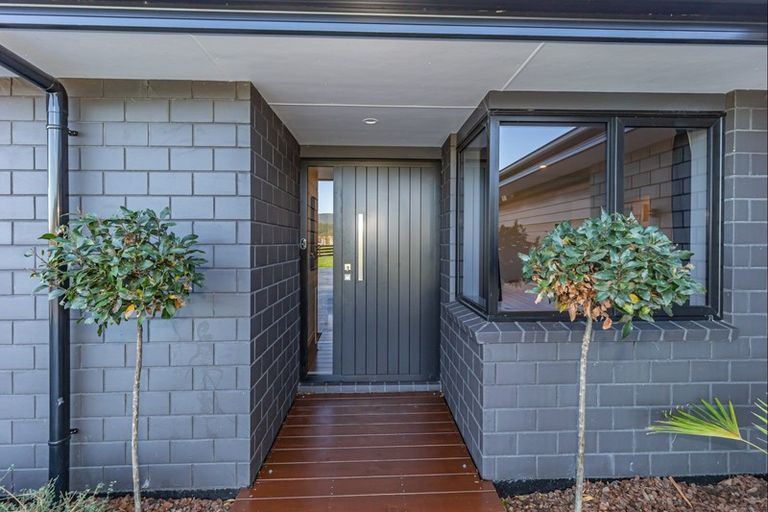 Photo of property in 30 Ohau Gravels Way, Ohau, Levin, 5570