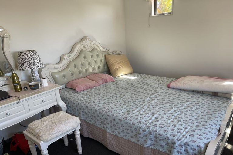 Photo of property in 20 Trotting Terrace, Fairview Heights, Auckland, 0632