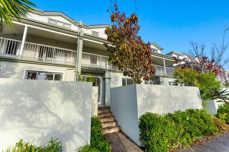 Photo of property in The Rise, 2/11 Hatfield Place, Albany Heights, Auckland, 0632