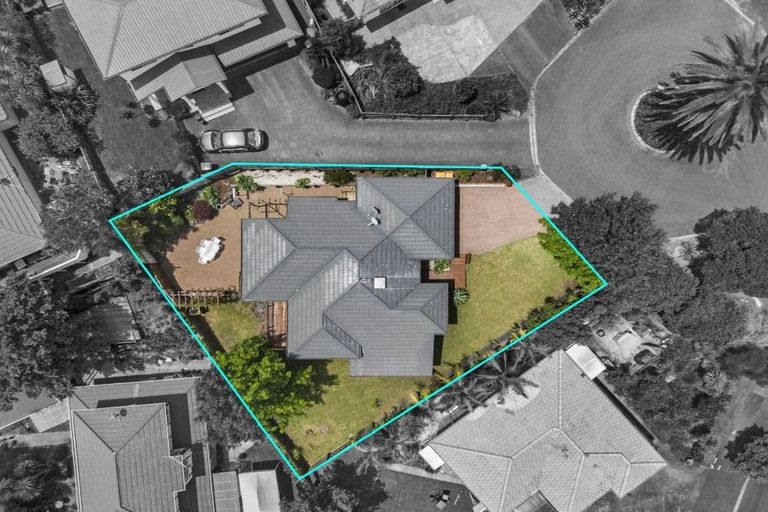 Photo of property in 14 Mandeville Place, Unsworth Heights, Auckland, 0632