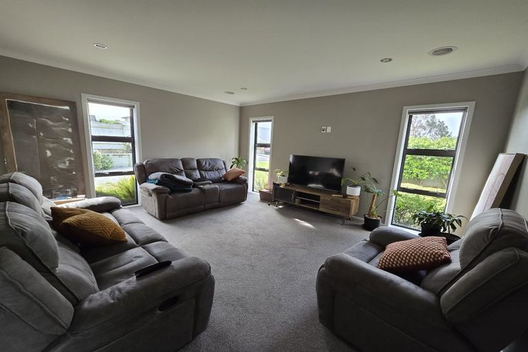 Photo of property in 116 Endeavour Drive, Whitby, Porirua, 5024