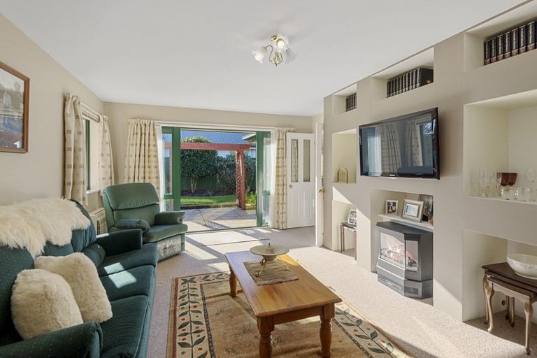 Photo of property in 31 Providence Place, Redwood, Christchurch, 8051