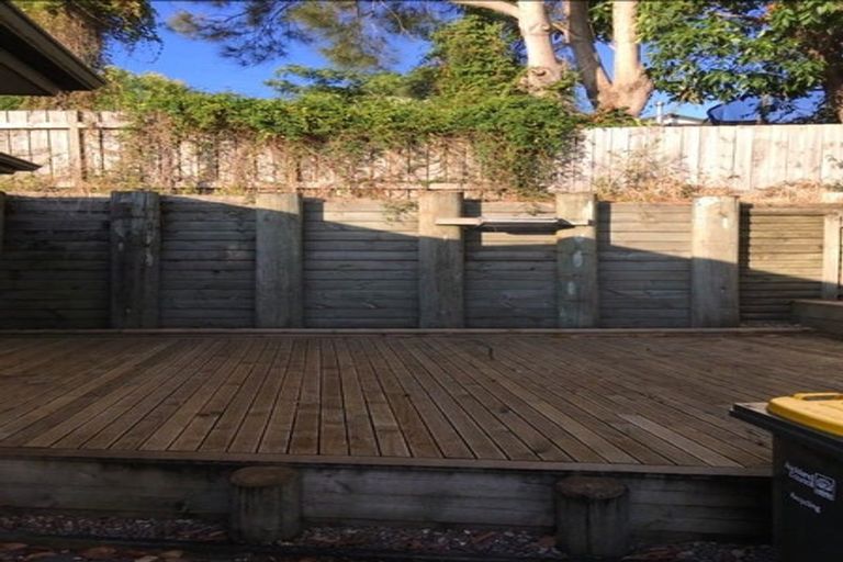 Photo of property in 302 Triangle Road, Massey, Auckland, 0614