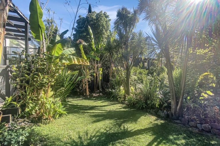 Photo of property in 2/24 Amberley Avenue, Te Atatu South, Auckland, 0610