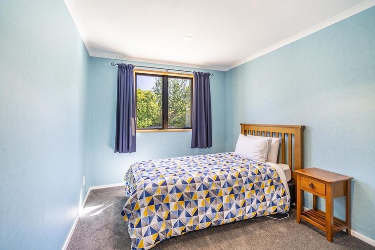 Photo of property in 15 Home Street, Manapouri, 9679