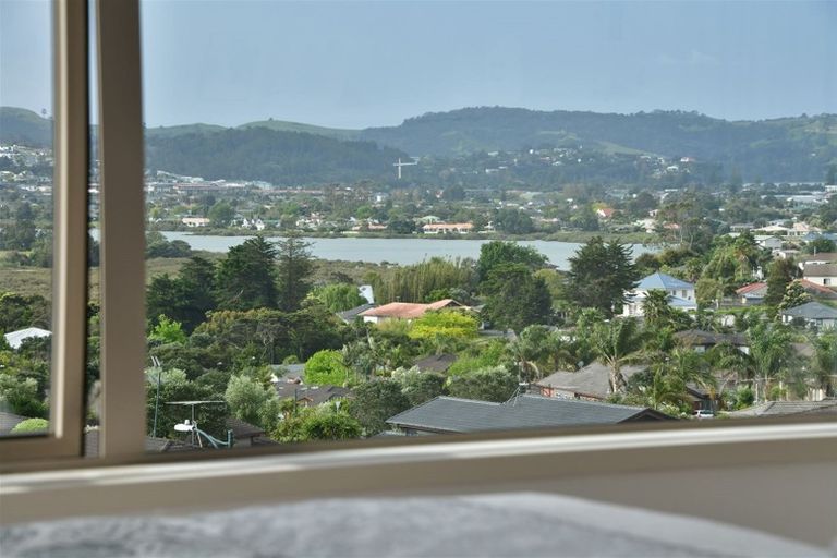 Photo of property in 9 Seagate Place, Red Beach, 0932