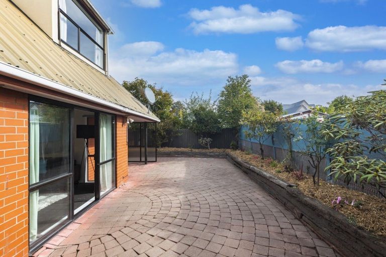 Photo of property in 2/49 Searells Road, Strowan, Christchurch, 8052