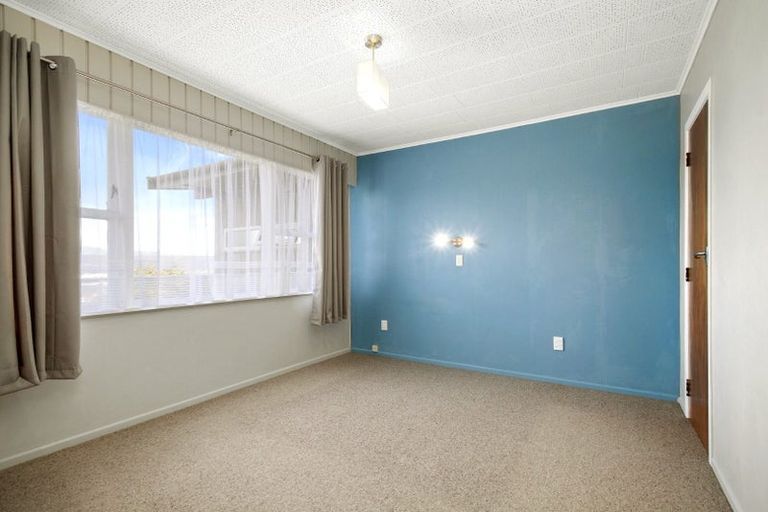 Photo of property in 94a Dowse Drive, Maungaraki, Lower Hutt, 5010