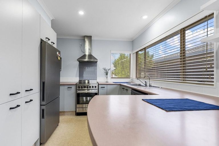 Photo of property in 8 Donegal Place, Katikati, 3129