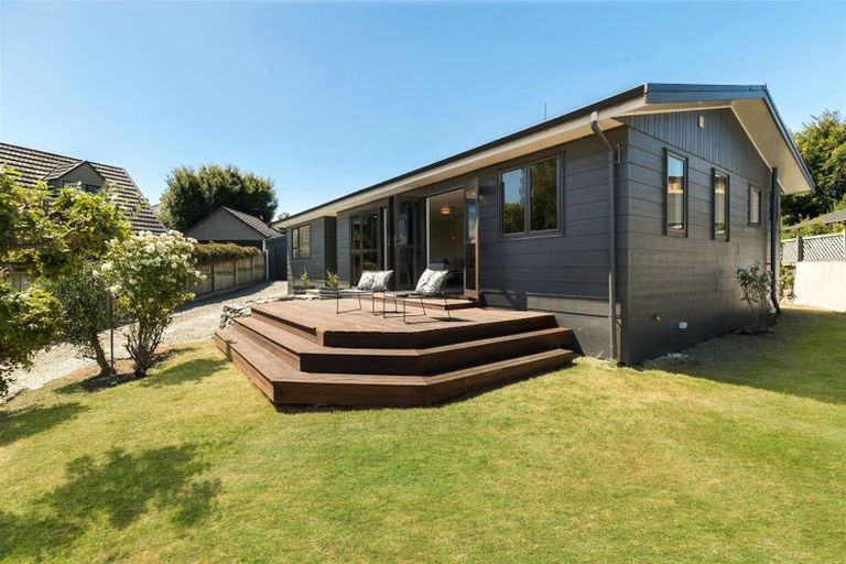 Photo of property in 7 Larch Court, Kelvin Heights, Queenstown, 9300