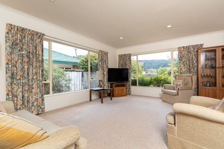 Photo of property in 1b Kereru Bend, Tawa, Wellington, 5028