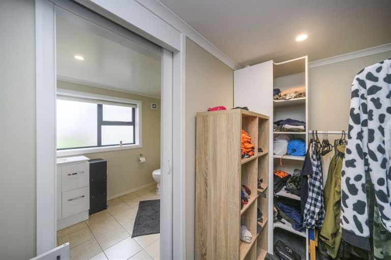 Photo of property in 4 Waicola Drive, Fitzherbert, Palmerston North, 4471