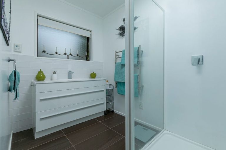 Photo of property in 74 Vintage Drive, Henderson, Auckland, 0612