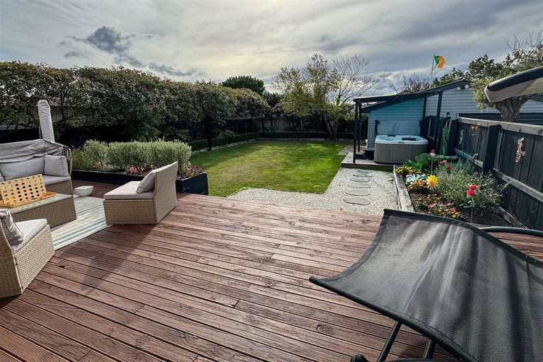 Photo of property in 142 Pacific Road, North New Brighton, Christchurch, 8083