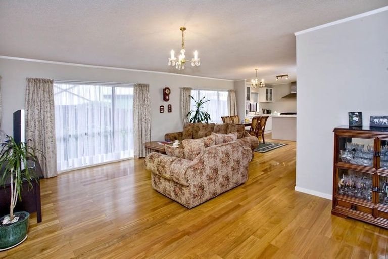 Photo of property in 23 Kennedy Avenue, Forrest Hill, Auckland, 0620