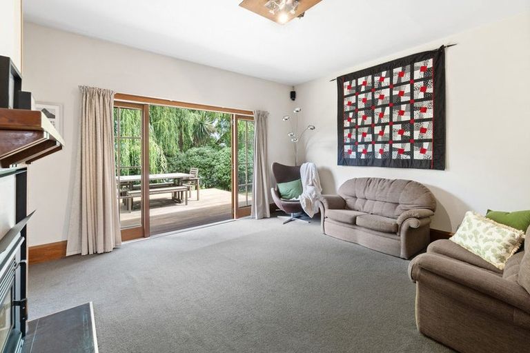 Photo of property in 6 Sandwich Road, Beckenham, Christchurch, 8023