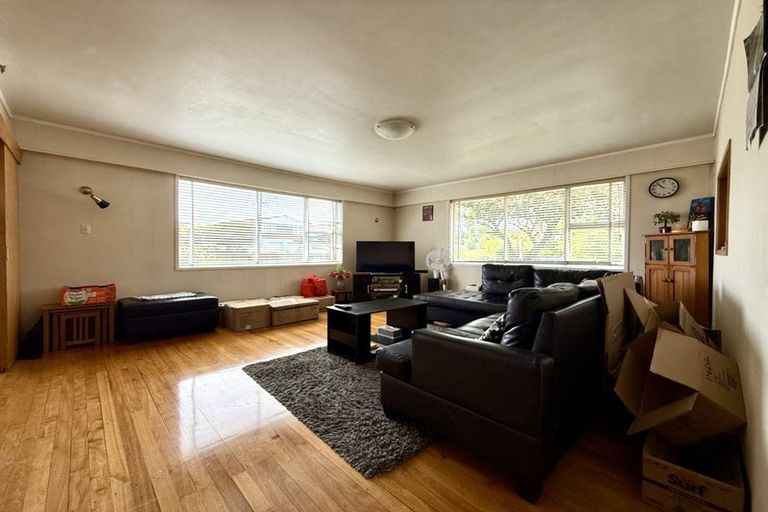 Photo of property in 1/62 Vera Road, Te Atatu South, Auckland, 0610