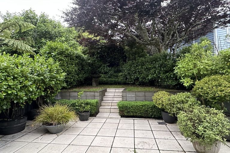 Photo of property in 9a Homewood Crescent, Karori, Wellington, 6012