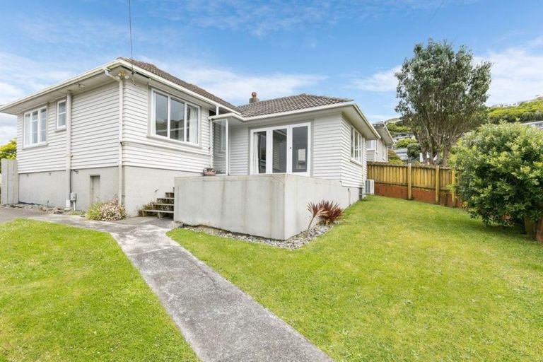 Photo of property in 9 Hollies Crescent, Johnsonville, Wellington, 6037