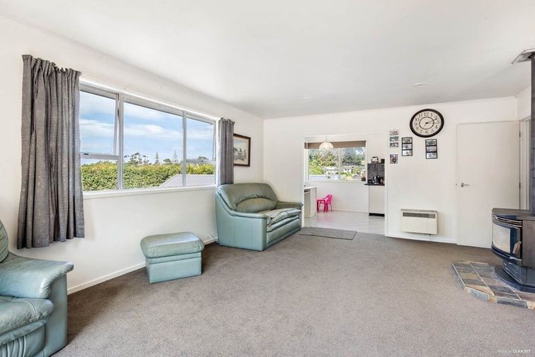 Photo of property in 12 Tempo Place, Torbay, Auckland, 0630