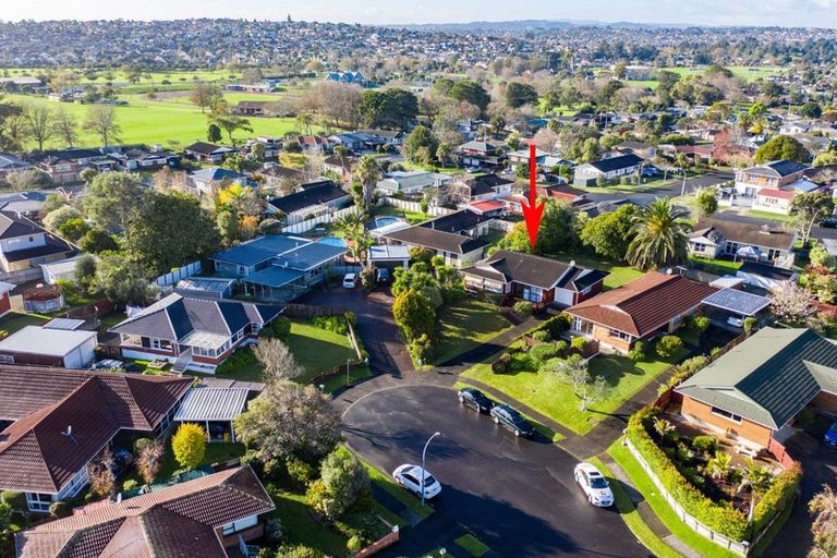 Photo of property in 25 Tupaki Place, Pakuranga Heights, Auckland, 2010