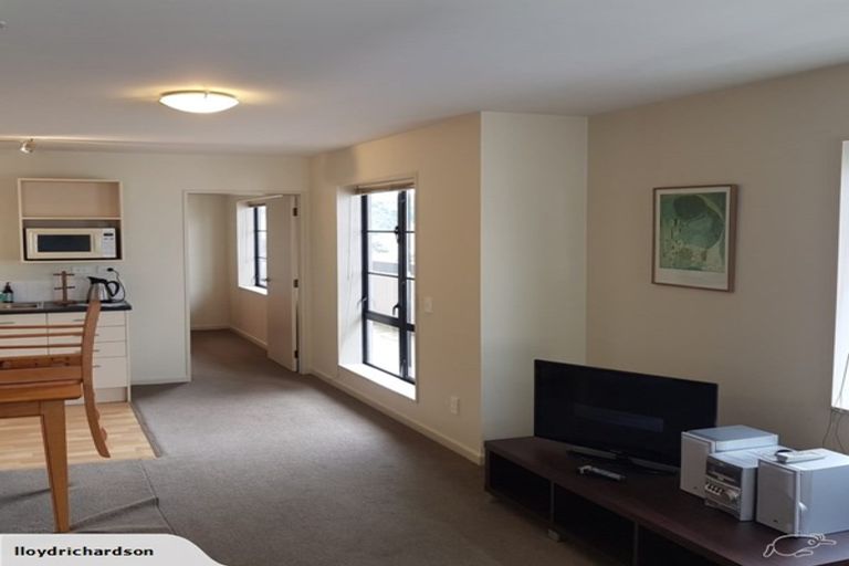 Photo of property in Westhaven Apartments, 2/127 Molesworth Street, Thorndon, Wellington, 6011