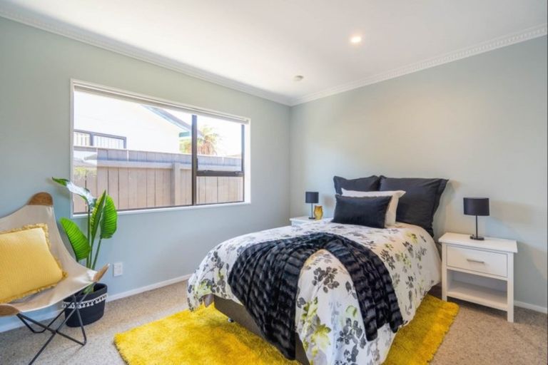 Photo of property in 4 Wakefield Grove, Waikanae, 5036